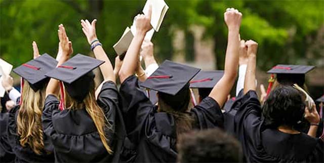 दीक्षांत समारोह में काला गाउन और टोपी को ना……. भारतीय कपड़े पहनें