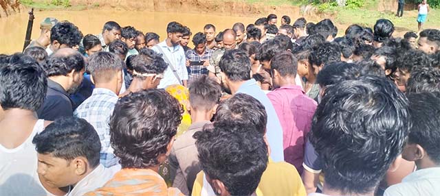 तीन बच्चों के हत्या एवं शव छिपाने के आरोप में 15 लोगों के विरुद्ध मामला दर्ज