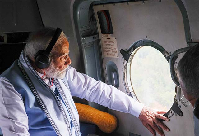 प्रधानमंत्री ने वायनाड के आपदा प्रभावित इलाकों का किया हवाई सर्वेक्षण