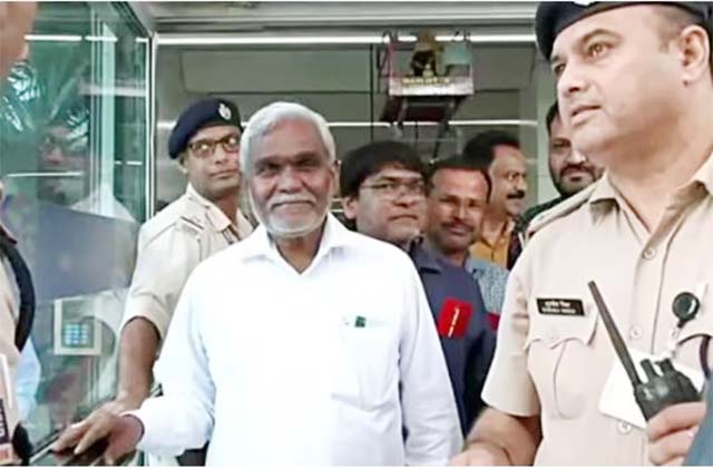 गुरुजी से फोन पर बातचीत के बाद, चंपाई के तेवर नरम
