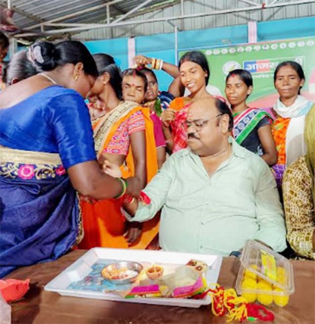 आजसू चूल्हा प्रमुख की बहनों ने केन्द्रीय महासचिव तरुण गुप्ता को बांधी राखी