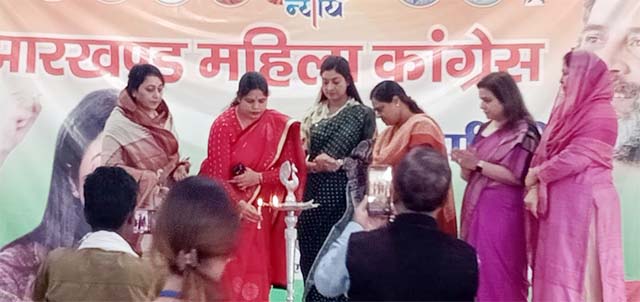पाकुड़ कांग्रेस महिला जिला अध्यक्ष राष्ट्रीय महिला कांग्रेस अध्यक्ष अलका लांबा के कार्यक्रम में रांची में की शिरकत