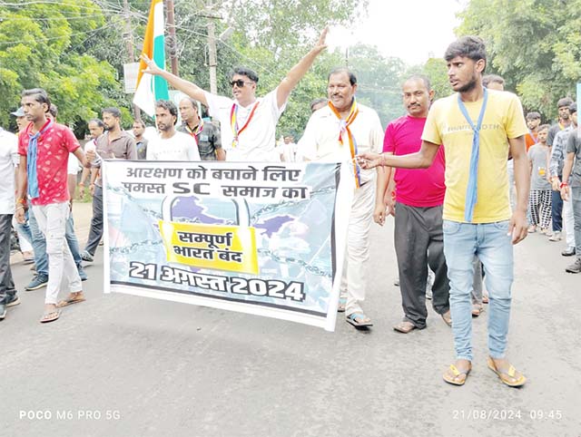 एससी ,एसटी आरक्षण को ले पाकुड़ में बंद का दिखा व्यापक असर, नही चली लंबी दूरी की बसें