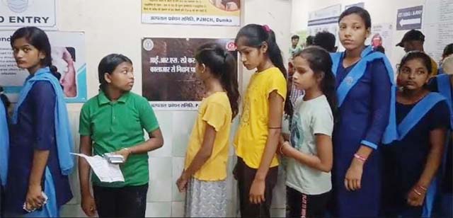 फायलेरिया रोधक दवा खाने से बिगड़ी 50 छात्राओं की तबीयत, इलाजरत