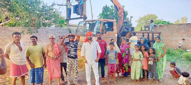 भाजपा नेता सह समाज सेवी की पहल पर 24 घंटे में लगा नया ट्रांसफाॅर्मर