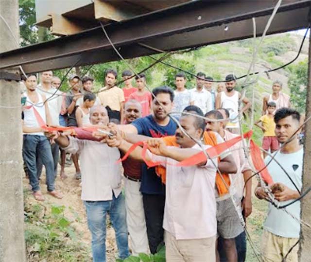 पथरगामा विधायक अमित मंडल के पहल से बारकोप में लगा ट्रांसफार्मर
