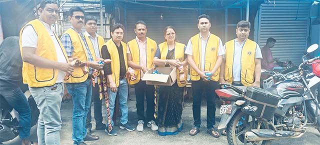लायंस क्लब ने जरूरतमंदों के बीच किया भोजन वितरण