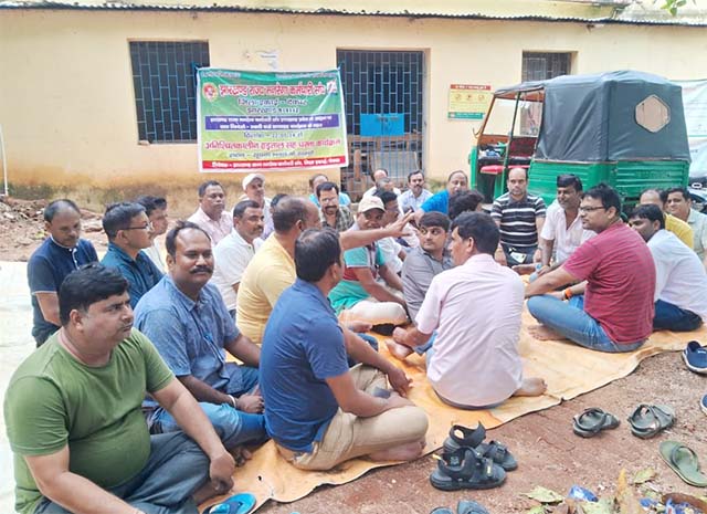 मनरेगा कर्मी की अनिश्चितकालीन हड़ताल 12 वां दिन जारी