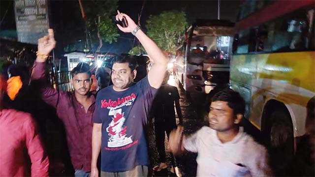 गोड्डा से राँची जा रहें विधायक अमित मंडल के काफिले को हँसडीहा में पुलिस ने रोका