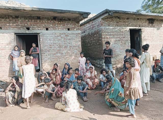 लोहरदगा में पत्नी को कुदाल से मार डाला, आरोपित पति फरार
