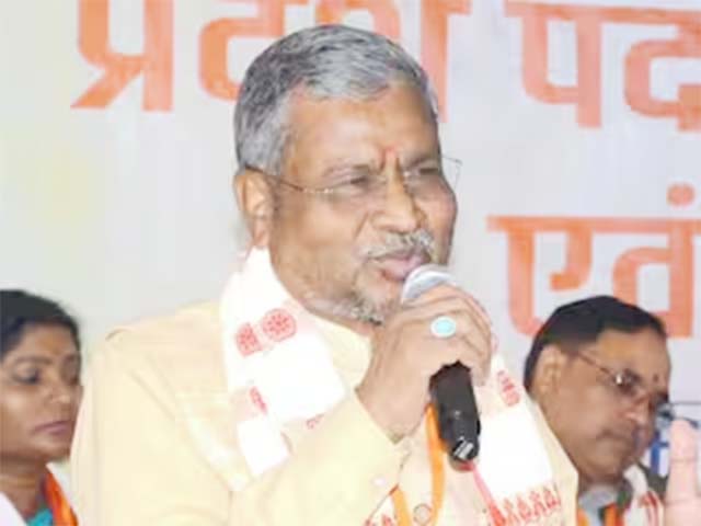आदिवासी बेटियों को खुद बचानी होगी इज्जत : बाबूलाल मरांडी
