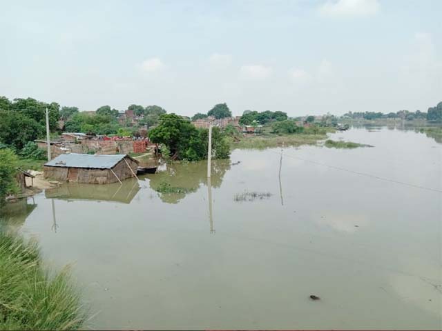 बक्सर में फिर बढ़ रहा गंगा नदी का जलस्तर……..प्रशासन पूरी तरह अलर्ट पर