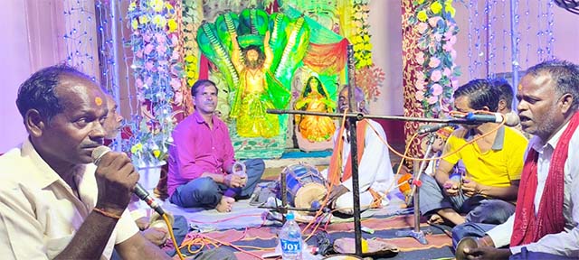 जन्माष्टमी में विभिन्न मंदिरों में उमड़़ी भीड़
