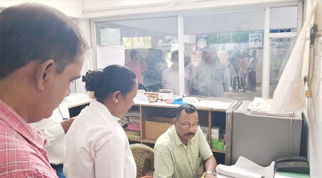 सिविल सर्जन ने नाला अस्पताल तथा डायरिया प्रभावित क्षेत्र का किया निरीक्षण