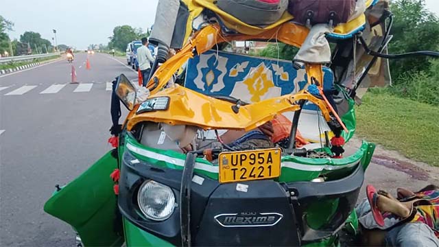 बागेश्वर धाम जा रहे ऑटो की ट्रक से टक्कर, 07 श्रद्धालुओं की मौत