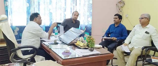 वन अधिकार अधिनियम के क्रियान्वयन को लेकर आईटीडीए निदेशक तथा एसडीएम ने की बैठक