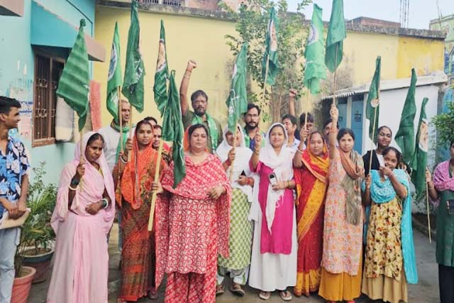 नगर संगठन सचिव की अगुवाई में दर्जनों महिलाओं ने ली झामुमो की सदस्यता