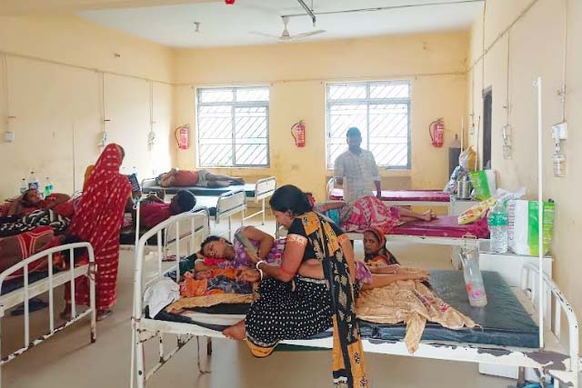 मरीजो की परेशानी देख अस्पताल प्रबंधन पर बिखरे भाजपा नेता बाबूधन