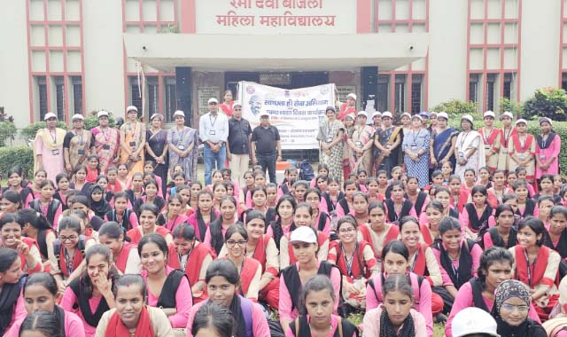 रमा देवी बाजला महिला महाविद्यालय में स्वच्छता ही सेवा को लेकर चला सफाई कार्यक्रम