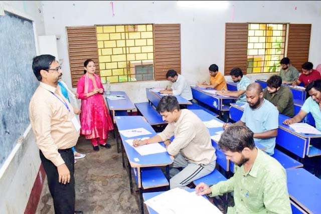 कड़ी सुरक्षा के बीच कदाचार मुक्त संयुक्त प्रतियोगिता परीक्षा का हुआ समापन