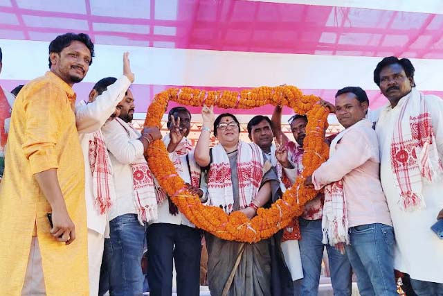 परिवर्तन चाहिए तो भाजपा को लाइए, नहीं तो बांग्लादेश की वर्तमान स्थिति देख लीजिए : लॉकेट चैटर्जी