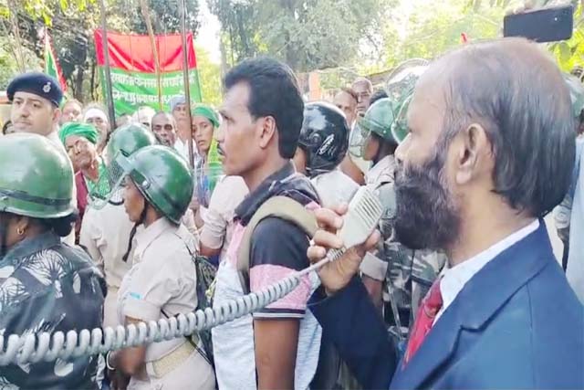 मुख्यमंत्री आवास घेरने निकले झारखंड आंदोलनकारियों को पुलिस ने रोका