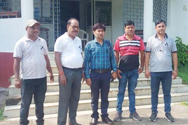 काला बिल्ला लगाकर पुलिस उत्पीड़न के खिलाफ पत्रकारों ने दर्ज किया विरोध।