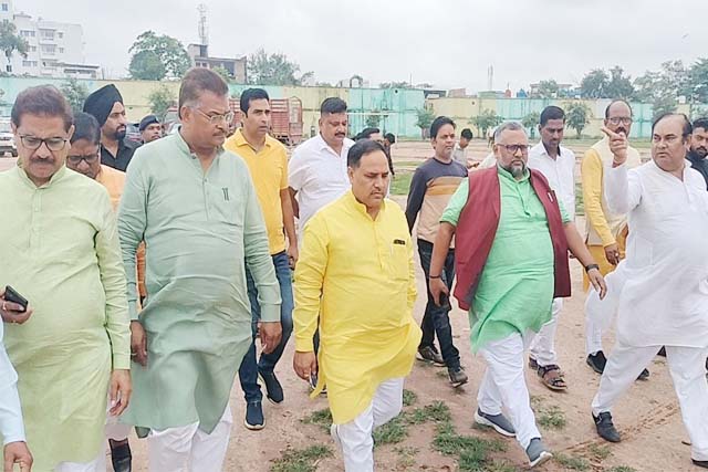 हजारीबाग में पीएम मोदी की जनसभा के मद्देनजर भाजपा नेताओं ने कार्यक्रम स्थल का लिया जायजा