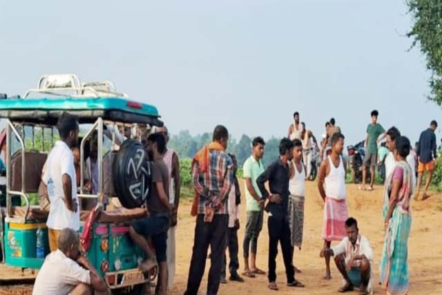 मछुआरों ने निकाला चेक डैम में डूबे युवक का शव