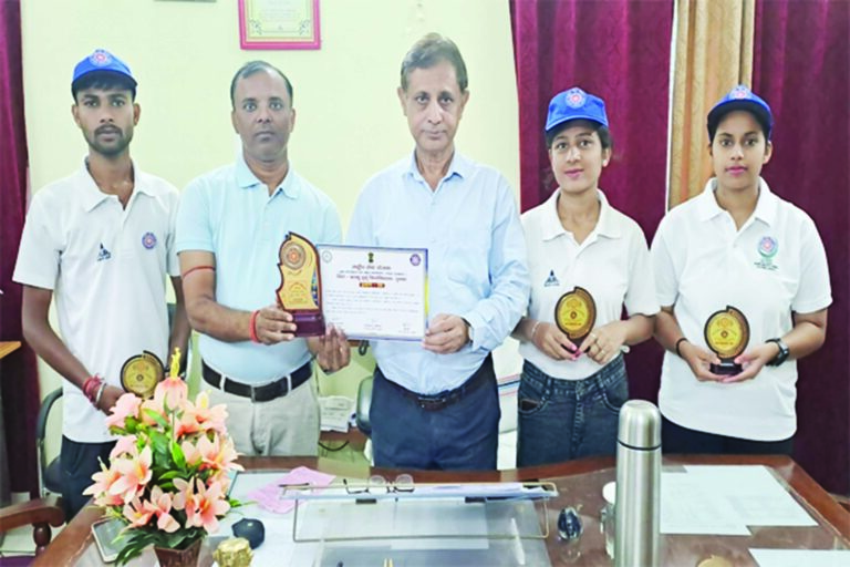 एन एन एस स्थापना दिवस पर साहिबगंज महाविद्यालय के कार्यक्रम पदाधिकारी एवं स्वयंसेवक हुए सम्मानित