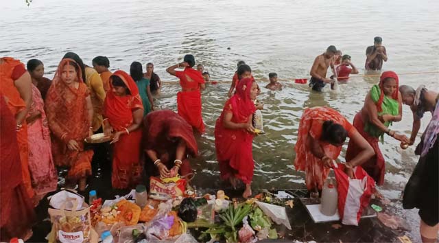 जिउतिया पर्व पर स्नान के दौरान गंगा में डूबी बच्ची हुई लापता, खोज जारी