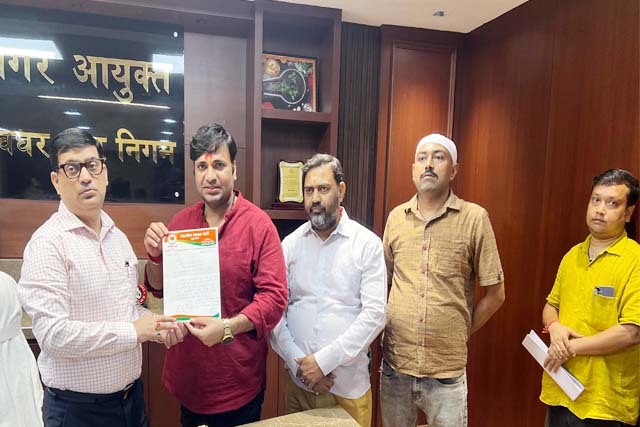 नगर निगम की चरमराई हुई सफ़ाई एवं स्वच्छता व्यवस्था : आशीष दुबे