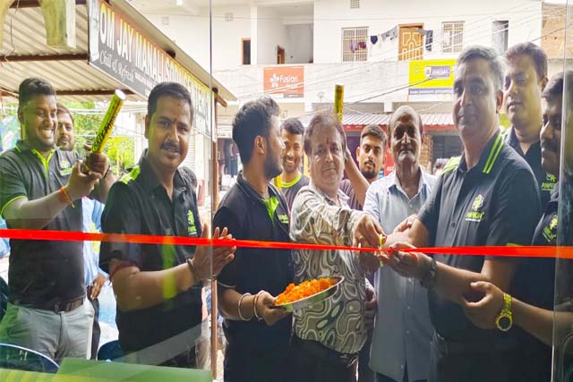 दुमका के मसलिया रोड में अमरों बैटरी फ्रेंचाइजी ‘पीट स्टॉप’ का हुआ उद्घाटन*