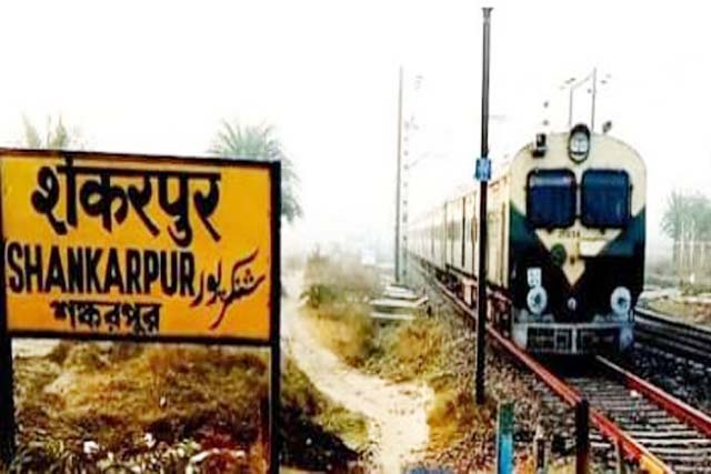 चलती ट्रेन पर चढ़ने की कोशिश में फिसला पैर और कटकर मौत