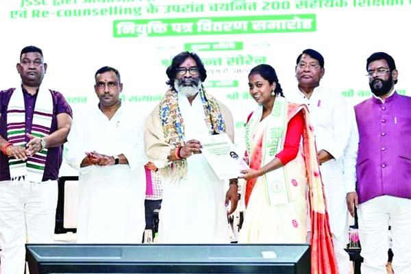 CM हेमंत सोरेन ने 527 चयनित अभ्यर्थियों को सौंपा नियुक्ति पत्र