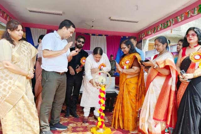 पीएम श्री जवाहर नवोदय विद्यालय में कला उत्सव का हुआ आयोजन, इंडियन आईडल फेम प्लेबैक सिंगर रजत हुए शामिल
