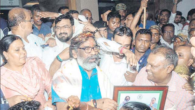 वकीलों और उनके परिवार को पांच लाख रुपए तक का इलाज का खर्च सरकार उठाएगी : हेमंत सोरेन