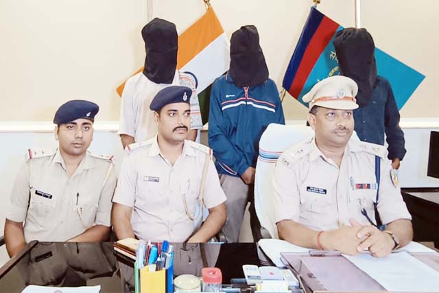 रांची में मोबाइल छिनैती गिरोह के तीन सदस्य गिरफ्तार, 18 मोबाइल बरामद