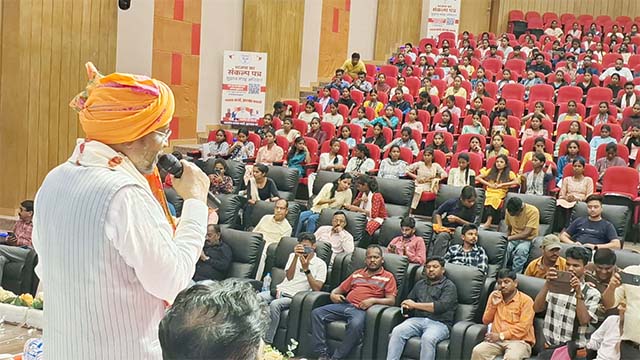 भाजपा सरकार बनते ही प्रत्येक जिले को मिलेगा 500 बेड का आधुनिक छात्रावास :बाबूलाल मरांडी