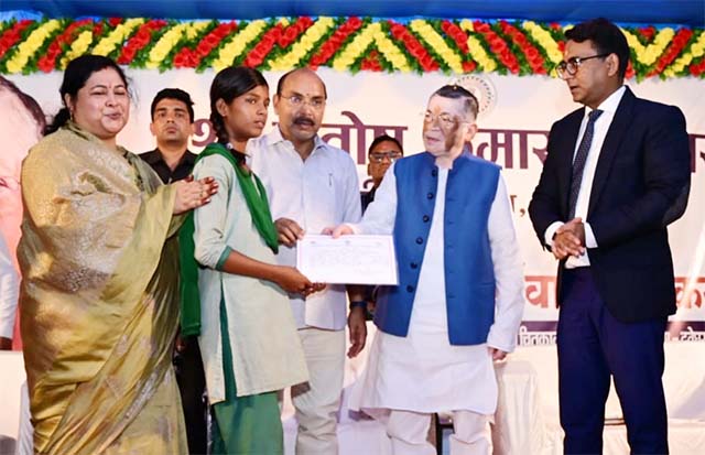 सरकार को जनता के प्रति जवाबदेह होनी चाहिए: राज्यपाल