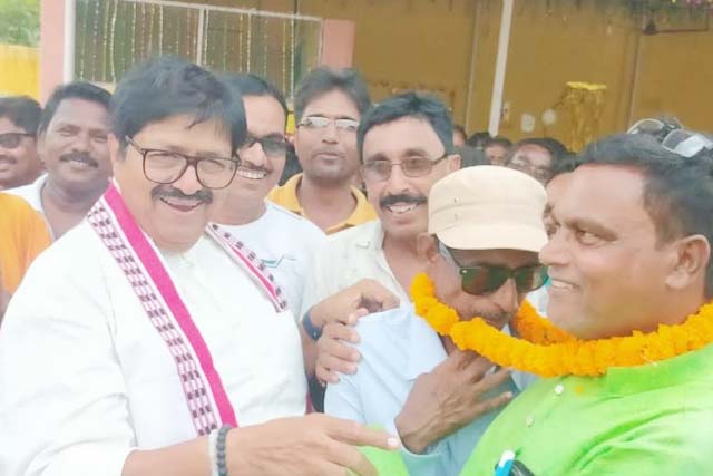 पूर्व विधायक चुनाव सिंह ने कर्माटांड़ प्रखंड के 12 पंचायत के कार्यकर्ताओं के साथ किया बुथ कमेटी का बैठक