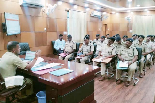 प्राथमिकता के आधार पर शिकायतों का करें निवारण एक भी दोषी बचाने ना पाए : एसपी