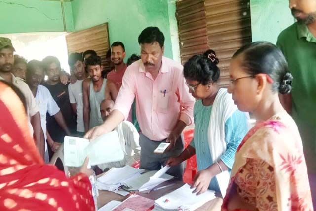 भारी हंगामे के बीच आंगनवाड़ी सेविका का हुआ चयन