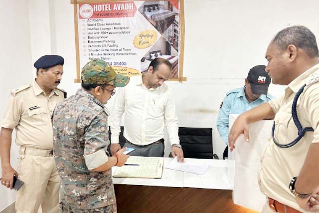 संयुक्त प्रतियोगिता परीक्षा को लेकर देर रात अधिकारियों ने किया होटल और लॉज का निरीक्षण