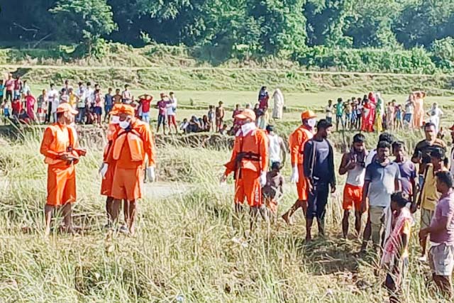 गेरुआ नदी स्थित शाहीकित्ता घाट से किशोर का बॉडी झाड़ी से किया बरामद