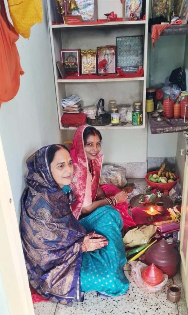 हरतालिका तीज सुहागिन महिलाएं अपने सुहाग की उन्नति और रक्षा के लिए निर्जला व्रत की