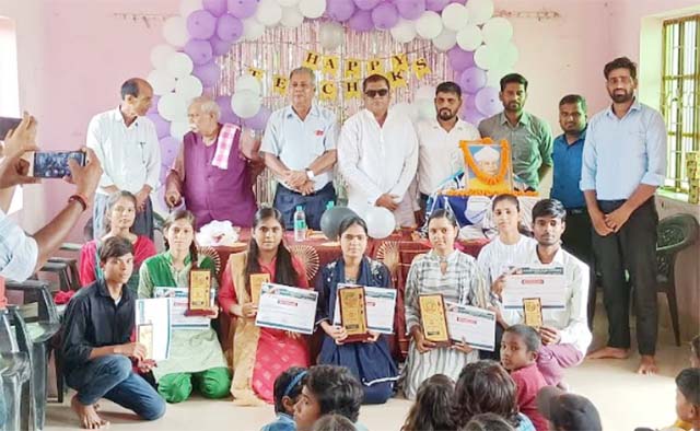 आकाश इंस्टीट्यूट ने किया प्रतिभाओं का सम्मान