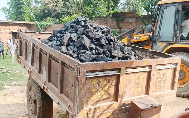 अवैध बालू उठाव को लेकर पुलिस की कार्रवाई में बाधा पहुंचाने पर बरगुनिया गांव पुलिस छावनी में तब्दील