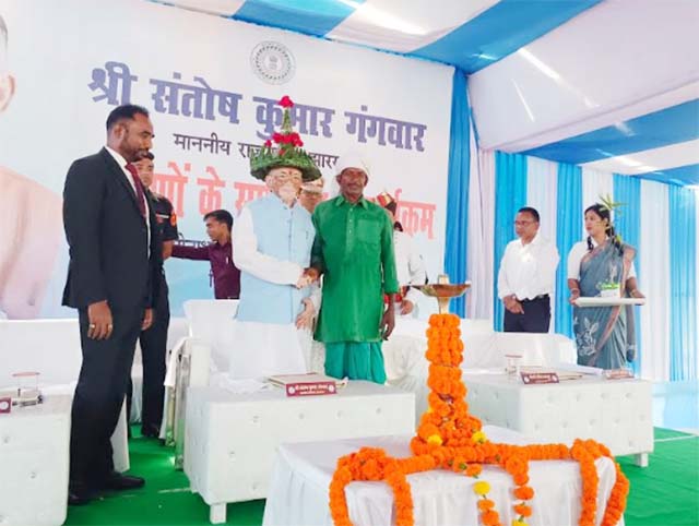पाकुड़ में राज्यपाल ने सोनाधनी गांव में ग्रामीणों से किया सीधा संवाद