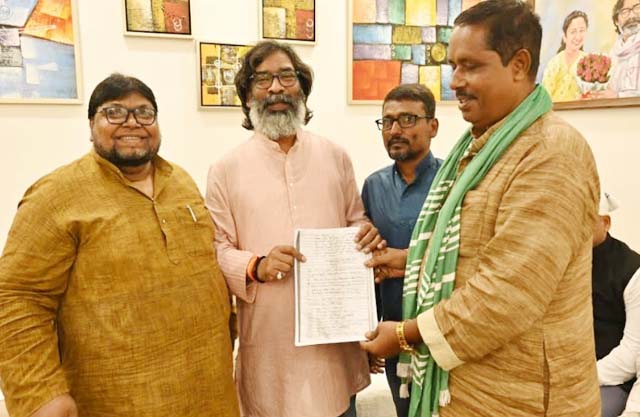 झामुमो उपाध्यक्ष ने मुख्यमंत्री से मिलकर पोड़ैयाहाट विधानसभा सीट पर झामुमो प्रत्याशी देने की मांग की